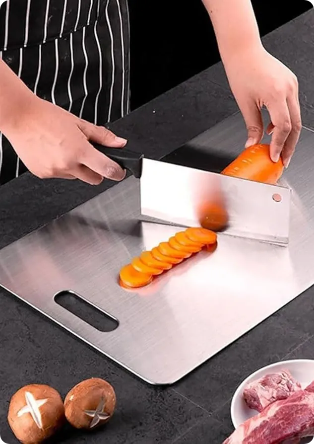 customer using katu chef cutting board